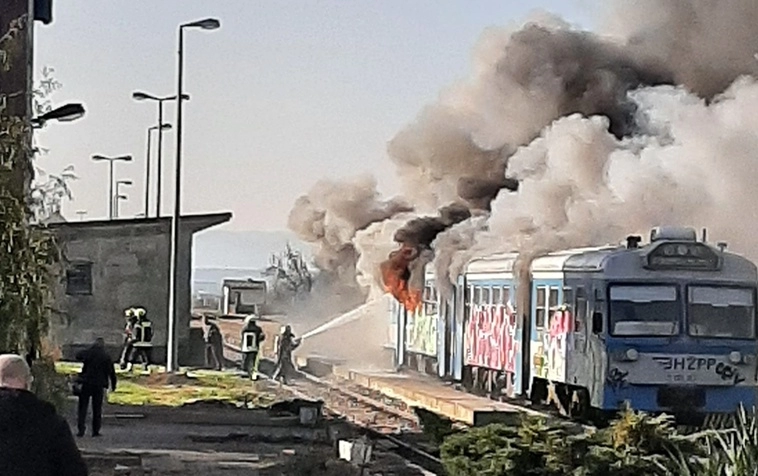 Planuo vlak na željezničkoj postaji u Velikoj